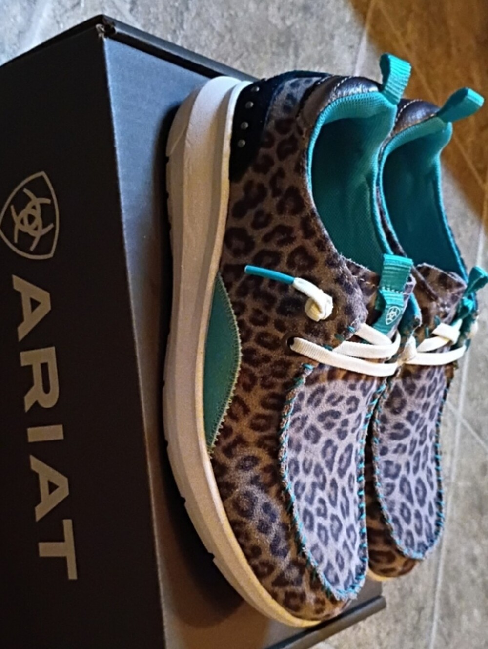 ARIAT Women's Leopard Print Moccasins NWT Shoes W/Teal Trim Size 6.5 - Picture 15 of 15